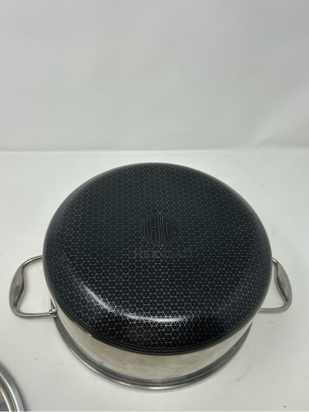 HexClad Hybrid Nonstick 5-Quart Dutch Oven with Stainless Steel Lid - Picture 5 of 8